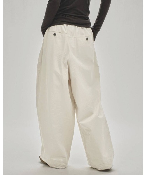 TODAYFUL(トゥデイフル)の「TODAYFUL Easy Chino Pants(その他パンツ・レディース・ブラウン/オフホワイト/ブラック・38/36)」の11枚目の写真