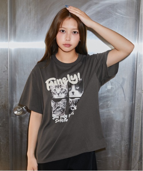 GORGE(ゴージ)の「《ネコフォト・サガラロゴ》プリントTシャツ/カジュアル×ストリート/春夏/全3色(Tシャツ/カットソー・レディース・オフホワイト/チャコール/オートミール・F)」の4枚目の写真