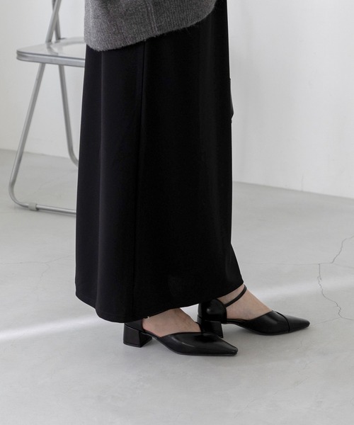 menue(メヌエ)の「Vカット アンクルストラップ ヒール パンプス(パンプス・レディース・ダークブラウン/レッド/ブラック・21.5cm/25.0cm/22.0cm/24.5cm/24.0cm/23.5cm/23.0cm/22.5cm/26.0cm/25.5cm)」の9枚目の写真