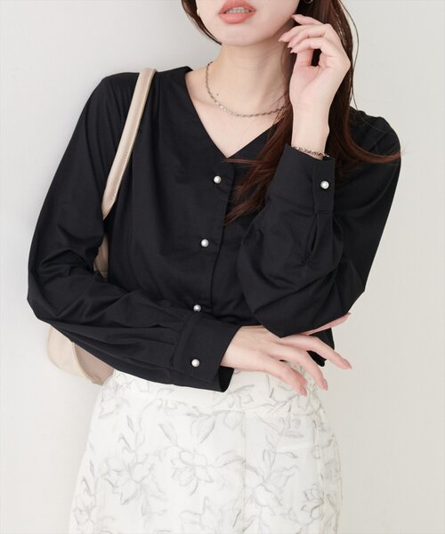 natural couture(ナチュラルクチュール)の「【sherbet line】接触冷感パール釦ブラウス(シャツ/ブラウス・レディース・ブラック/ベージュ/ミント/オフホワイト/ピンクベージュ・FREE)」の1枚目の写真