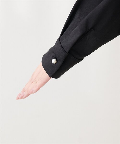 natural couture(ナチュラルクチュール)の「【sherbet line】接触冷感パール釦ブラウス(シャツ/ブラウス・レディース・ブラック/ベージュ/ミント/オフホワイト/ピンクベージュ・FREE)」の19枚目の写真