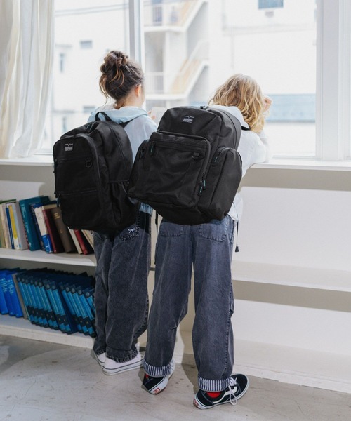 GLOBAL WORK(グローバルワーク)の「撥水拡張リュック40L/1063399(バックパック/リュック・キッズ・ブラック/オフホワイト・ONESIZE)」の3枚目の写真