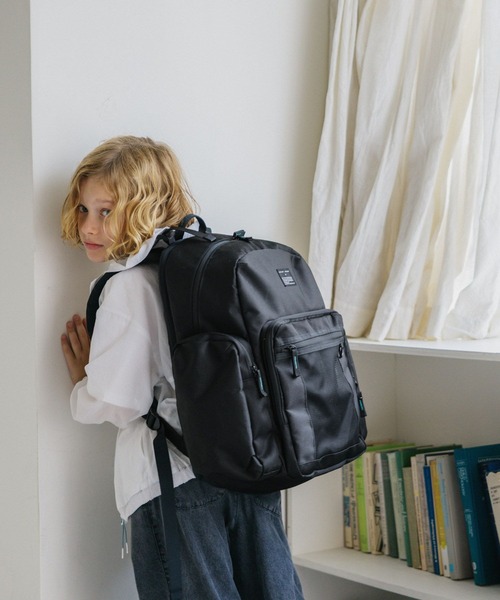 GLOBAL WORK(グローバルワーク)の「撥水拡張リュック40L/1063399(バックパック/リュック・キッズ・ブラック/オフホワイト・ONESIZE)」の10枚目の写真