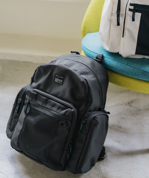 GLOBAL WORK(グローバルワーク)の「撥水拡張リュック40L/1063399(バックパック/リュック・キッズ・ブラック/オフホワイト・ONESIZE)」の14枚目の写真