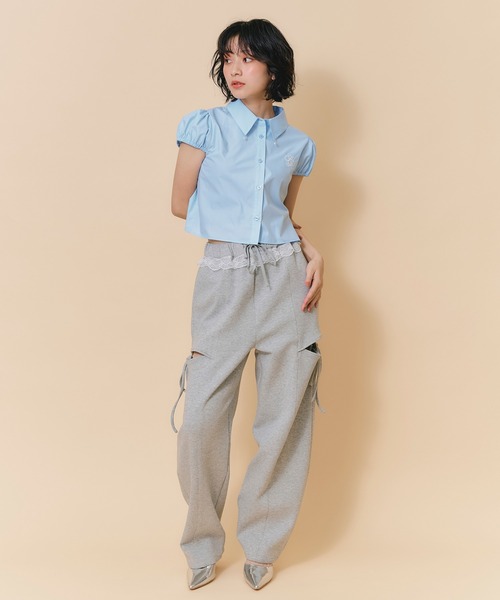 REDYAZEL(レディアゼル)の「パールチャームカラーキャップスリーブブラウス(シャツ/ブラウス・レディース・ブラック/ブルー/オフホワイト・FREE)」の19枚目の写真
