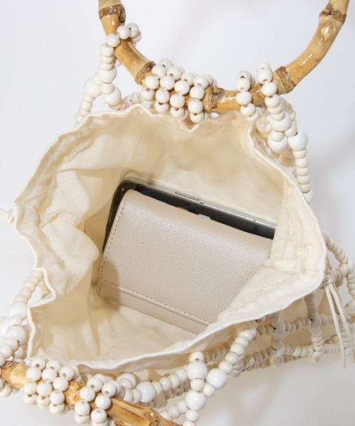 cache cache(カシュ カシュ)の「カシュカシュ cachecache / ウッドビーズバンブーハンドル手提げバッグ(トートバッグ・レディース・アイボリー/キャメル・FREE)」の20枚目の写真