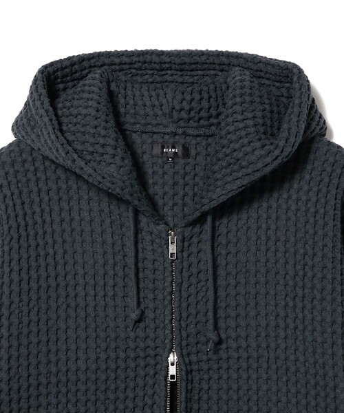 BEAMS(ビームス)の「ワッフル ジップフーディー(スウェット・メンズ・ナチュラル/チャコールグレー・S/L/M/XL)」の6枚目の写真