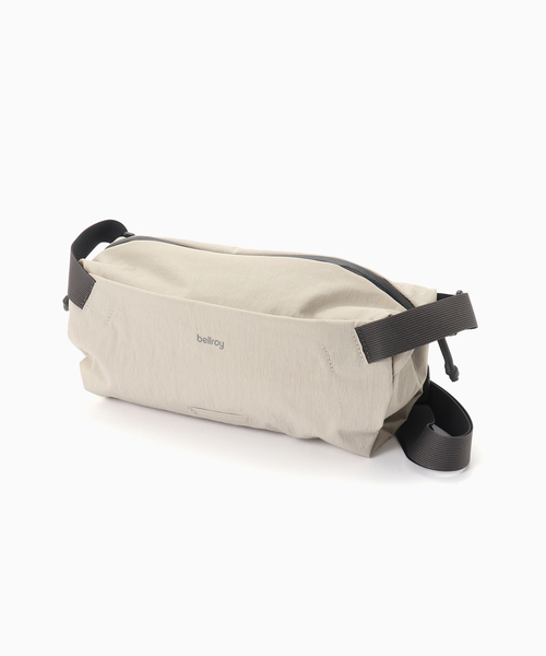 417 EDIFICE（フォーワンセブンエディフィス）の「BELLROY Lite Sling（ショルダーバッグ・メンズ・チャコールグレー/ブラック・FREE）」の2枚目の写真