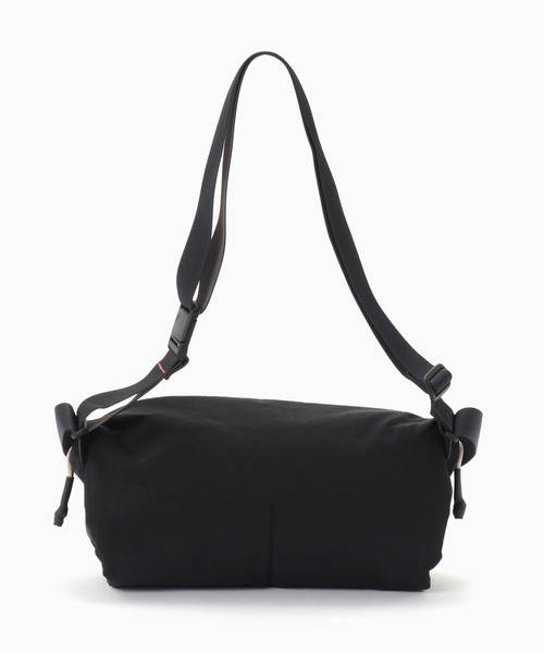 417 EDIFICE（フォーワンセブンエディフィス）の「BELLROY Lite Sling（ショルダーバッグ・メンズ・チャコールグレー/ブラック・FREE）」の4枚目の写真