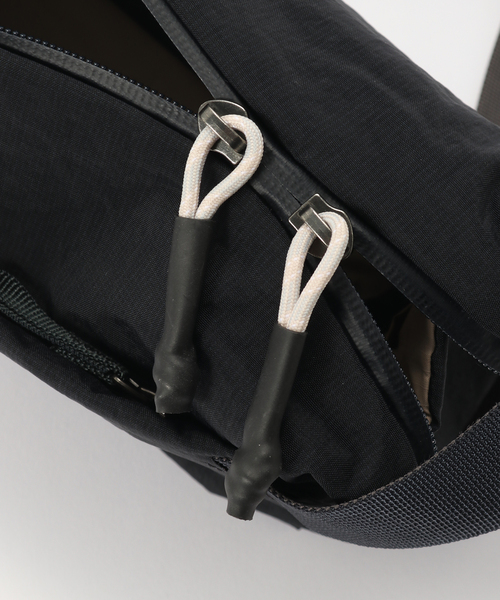 417 EDIFICE（フォーワンセブンエディフィス）の「BELLROY Lite Sling（ショルダーバッグ・メンズ・チャコールグレー/ブラック・FREE）」の8枚目の写真