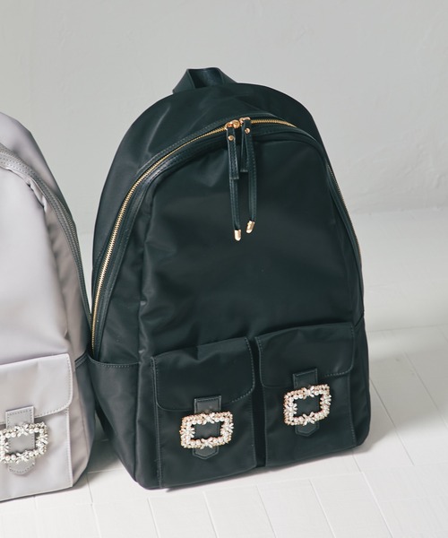 tocco closet(トッコ クローゼット)の「ビジューバックル付きナイロンバッグ(バックパック/リュック・レディース・ブラック/ネイビー/グレー・FREE)」の1枚目の写真