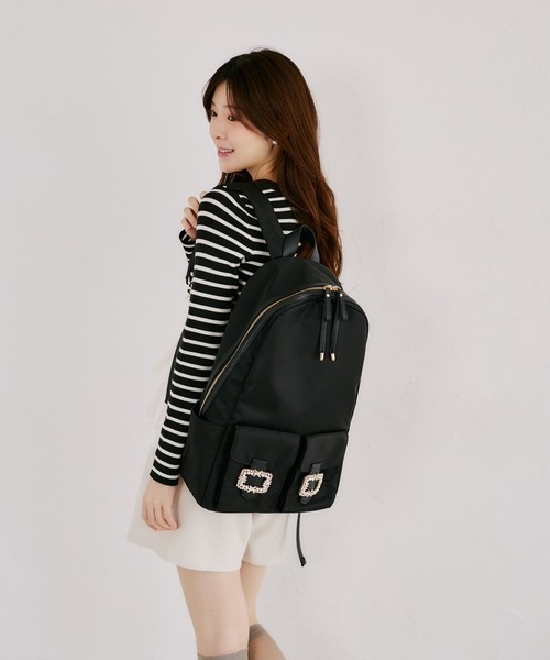 tocco closet(トッコ クローゼット)の「ビジューバックル付きナイロンバッグ(バックパック/リュック・レディース・ブラック/ネイビー/グレー・FREE)」の4枚目の写真