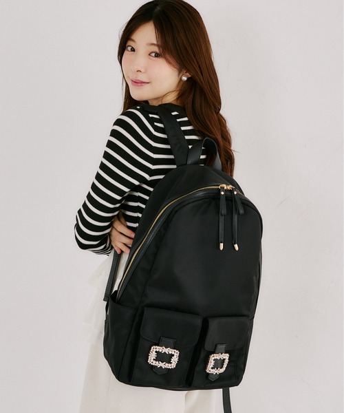 tocco closet(トッコ クローゼット)の「ビジューバックル付きナイロンバッグ(バックパック/リュック・レディース・ブラック/ネイビー/グレー・FREE)」の5枚目の写真