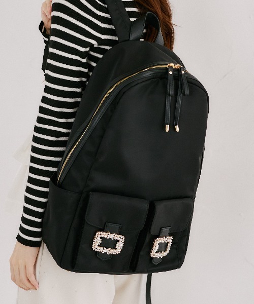 tocco closet(トッコ クローゼット)の「ビジューバックル付きナイロンバッグ(バックパック/リュック・レディース・ブラック/ネイビー/グレー・FREE)」の6枚目の写真