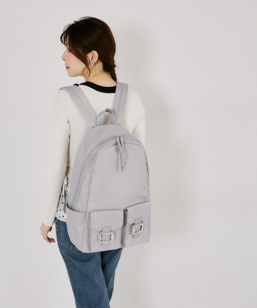 tocco closet(トッコ クローゼット)の「ビジューバックル付きナイロンバッグ(バックパック/リュック・レディース・ブラック/ネイビー/グレー・FREE)」の8枚目の写真
