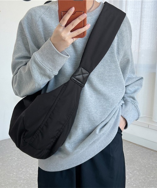 ONEP STAR（ワンピスター）の「三日月型ワンショルダーバッグ（ショルダーバッグ・レディース・オフホワイト/ブラック・FREE）」の2枚目の写真