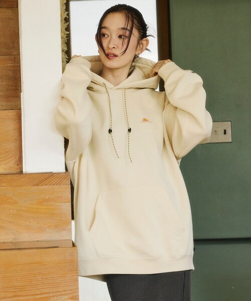 KELTY(ケルティ)の「KELTY/ケルティ 限定展開 KELTY×FREAK'S STORE/ケルティ 別注 ワンポイント ヴィンテージロゴ プルオーバーパーカー/フーディー(パーカー・メンズ・ブラウン/ブラック/ネイビー/チャコールグレー/ライトグレー/オフホワイト/ベージュ・MEDIUM/X-LARGE/SMALL/LARGE)」の1枚目の写真