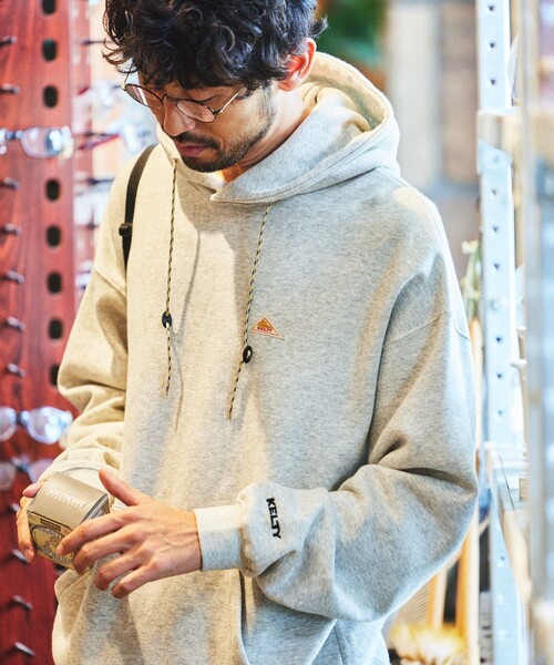 KELTY(ケルティ)の「KELTY/ケルティ 限定展開 KELTY×FREAK'S STORE/ケルティ 別注 ワンポイント ヴィンテージロゴ プルオーバーパーカー/フーディー(パーカー・メンズ・ブラウン/ブラック/ネイビー/チャコールグレー/ライトグレー/オフホワイト/ベージュ・MEDIUM/X-LARGE/SMALL/LARGE)」の4枚目の写真