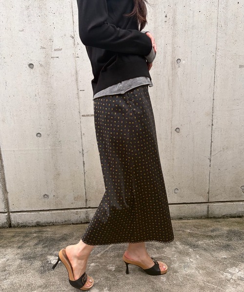 LE CIEL BLEU(ルシェルブルー)の「フローラルジャカード ミディスカート / Floral Jacquard Midi Skirt(スカート・レディース・ライトピンク/ブラック・36/38/34)」の3枚目の写真