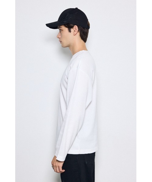 AZUL by moussy(アズールバイマウジー)の「ワッフル長袖トップス 秋服 春服 長袖 無地 シンプル(Tシャツ/カットソー・メンズ・ライトグレー/ブラック/ホワイト・MEDIUM/SMALL/LARGE)」の8枚目の写真