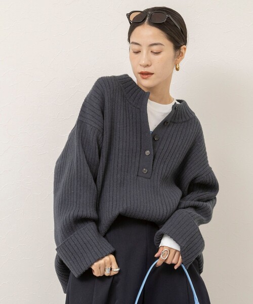 MAQWEL(マクウェル)の「【MAQWEL/マクウェル】ヘンリーネックニットプルオーバー(ニット/セーター・レディース・ダークネイビー/ライトグリーン/オフホワイト・FREE)」の3枚目の写真