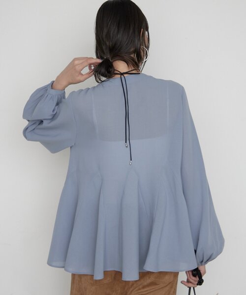 LOUNGEDRESS(ラウンジドレス)の「《美シルエット》ペプラムVブラウス 秋服(シャツ/ブラウス・レディース・パープル/アイボリー/ブラウン・FREE)」の4枚目の写真