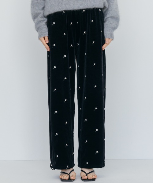 CREDONA(クレドナ)の「FLOWER EMBROIDERY VELOR PANTS/フラワーエンブロイダリーベロアパンツ(その他パンツ・レディース・ブラック/ブラウン・FREE)」の7枚目の写真
