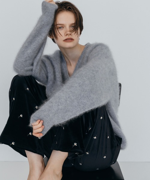 CREDONA(クレドナ)の「FLOWER EMBROIDERY VELOR PANTS/フラワーエンブロイダリーベロアパンツ(その他パンツ・レディース・ブラック/ブラウン・FREE)」の9枚目の写真