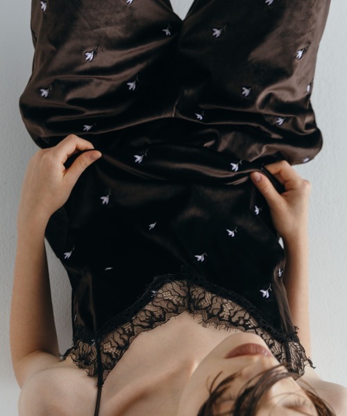 CREDONA(クレドナ)の「FLOWER EMBROIDERY VELOR PANTS/フラワーエンブロイダリーベロアパンツ(その他パンツ・レディース・ブラック/ブラウン・FREE)」の13枚目の写真