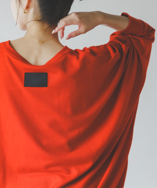 COGTHEBIGSMOKE(コグザビッグスモーク)の「COG THE BIGSMOKE/コグザビッグスモーク ORI V NECK TOP(Tシャツ/カットソー・レディース・ライトグレー/アイボリー/レッド・FREE)」の3枚目の写真