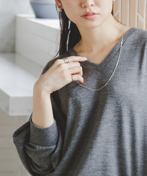 COGTHEBIGSMOKE(コグザビッグスモーク)の「COG THE BIGSMOKE/コグザビッグスモーク ORI V NECK TOP(Tシャツ/カットソー・レディース・ライトグレー/アイボリー/レッド・FREE)」の6枚目の写真