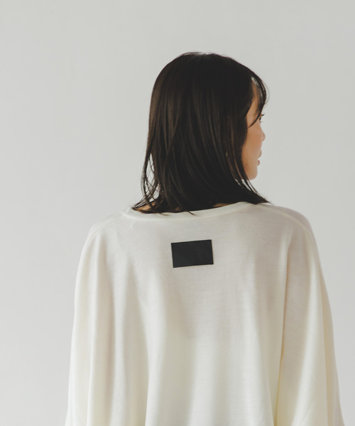COGTHEBIGSMOKE(コグザビッグスモーク)の「COG THE BIGSMOKE/コグザビッグスモーク ORI V NECK TOP(Tシャツ/カットソー・レディース・ライトグレー/アイボリー/レッド・FREE)」の17枚目の写真