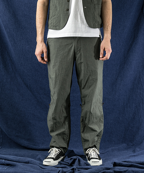 WORK NOT WORK URBAN RESEARCH(ワークノットワークアーバンリサーチ)の「WORK NOT WORK タイプライタールーズフィットパンツ(その他パンツ・メンズ・オリーブ・MEDIUM/LARGE/SMALL)」の2枚目の写真