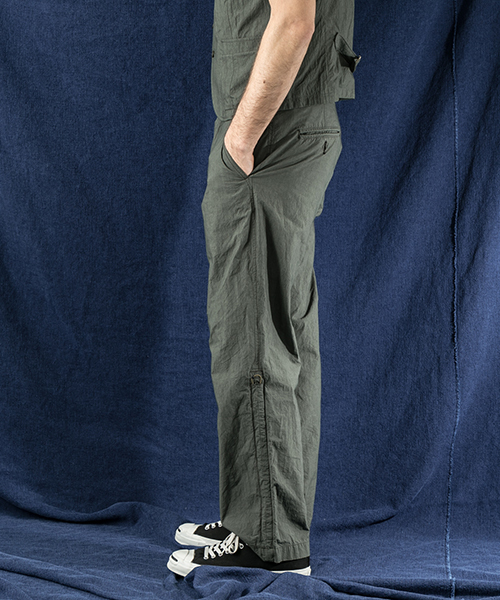 WORK NOT WORK URBAN RESEARCH(ワークノットワークアーバンリサーチ)の「WORK NOT WORK タイプライタールーズフィットパンツ(その他パンツ・メンズ・オリーブ・MEDIUM/LARGE/SMALL)」の4枚目の写真