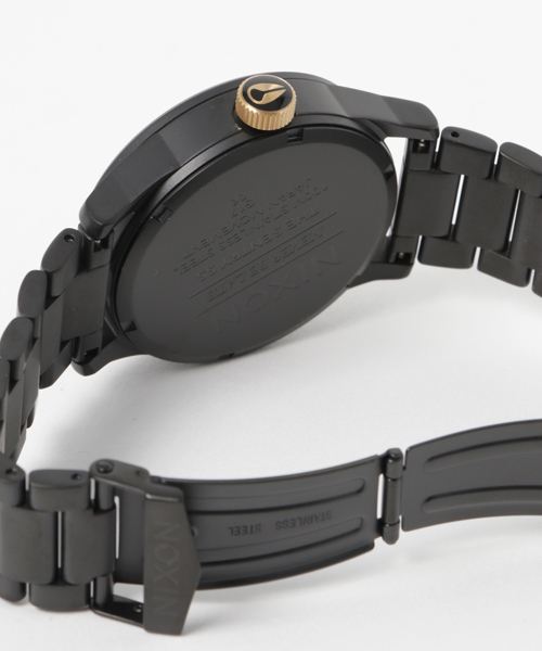 NIXON(ニクソン)の「SENTRY SS NA3561041-00 MATTE BLACK/GOLD(アナログ腕時計・メンズ・ブラック・FREE)」の4枚目の写真