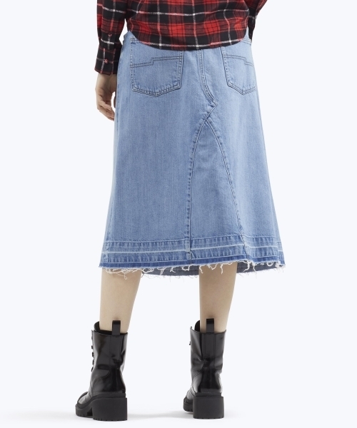 MARC JACOBS（マークジェイコブス）の「DENIM SKIRT/ヴィンテージ インディゴ デニム スカート（デニムスカート・レディース・ライトインディゴブルー・24/25/26/27/28）」の5枚目の写真