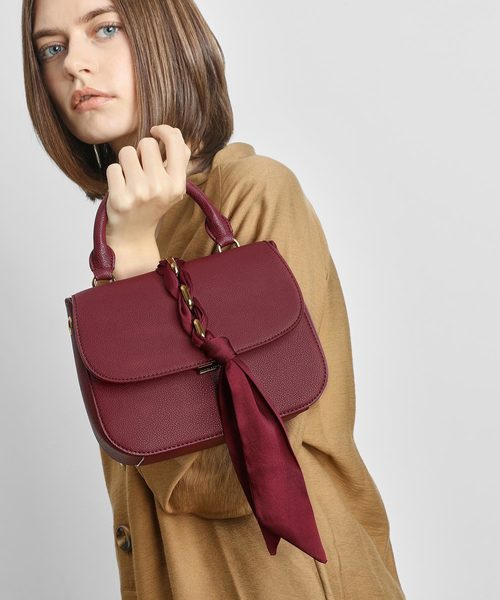 CHARLES & KEITH(チャールズ & キース)の「ブレードリボン トップハンドルバッグ / Braided Ribbon Top Handle Bag(ハンドバッグ・レディース・ブラック/ライトピンク/プラム・M)」の11枚目の写真