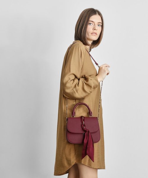 CHARLES & KEITH(チャールズ & キース)の「ブレードリボン トップハンドルバッグ / Braided Ribbon Top Handle Bag(ハンドバッグ・レディース・ブラック/ライトピンク/プラム・M)」の10枚目の写真