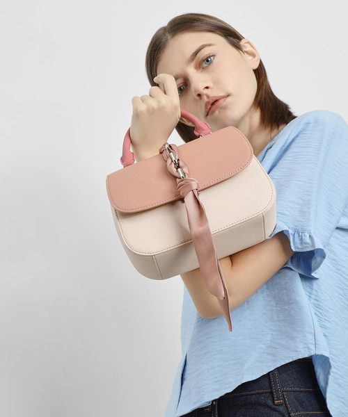 CHARLES & KEITH(チャールズ & キース)の「ブレードリボン トップハンドルバッグ / Braided Ribbon Top Handle Bag(ハンドバッグ・レディース・ブラック/ライトピンク/プラム・M)」の16枚目の写真