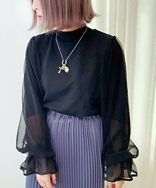 apres jour（アプレジュール）の「袖チュールハイネックトップス【ZOZOTOWN限定アイテム】（スウェット・レディース・ブラック/ベージュ/オフホワイト・フリー）」の2枚目の写真