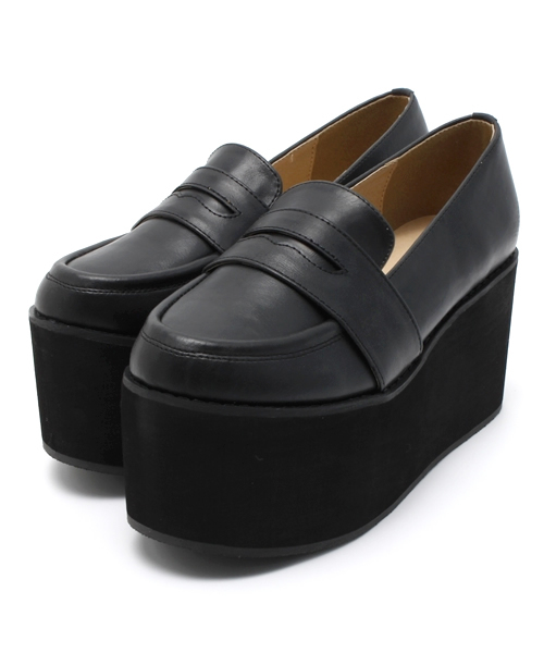 WEGO（ウィゴー）の「WEGO/フェイクレザー厚底ローファー（ドレスシューズ・レディース・ホワイト/ブラック/ワイン・24.5/23.5）」の3枚目の写真