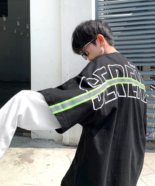 neos（ネオス）の「【neos -addictive design-】リフレクターライン バック ビッグロゴプリント ドルマンT（Tシャツ/カットソー・メンズ・ホワイト/ブラック/パープル/ブルー・MEDIUM/LARGE/X-LARGE）」の3枚目の写真