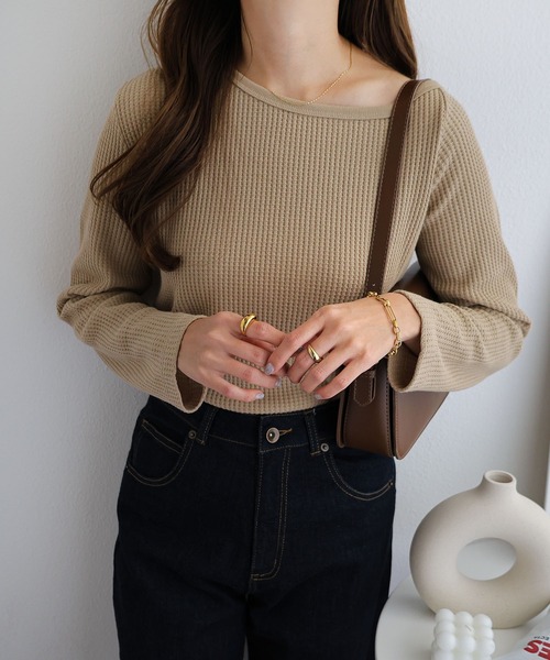 andme(アンドミー)の「ワッフル長袖アシメネックTシャツ(Tシャツ/カットソー・レディース・ブラック/ベージュ/オフホワイト/グレー系その他/カーキ・M/L)」の7枚目の写真
