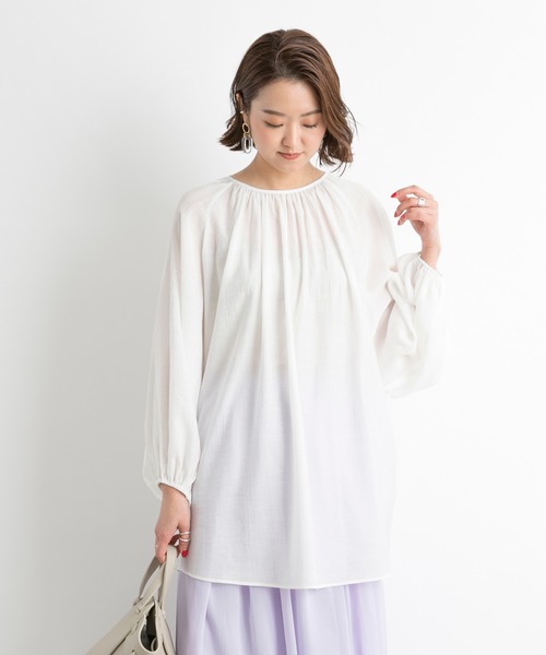 DouDou（ドゥドゥ）の「バックオープンギャザーブラウス（シャツ/ブラウス・レディース・ベージュ/オフホワイト/ラベンダー・FREE）」の2枚目の写真