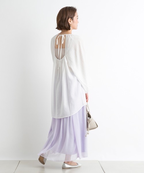 DouDou（ドゥドゥ）の「バックオープンギャザーブラウス（シャツ/ブラウス・レディース・ベージュ/オフホワイト/ラベンダー・FREE）」の6枚目の写真