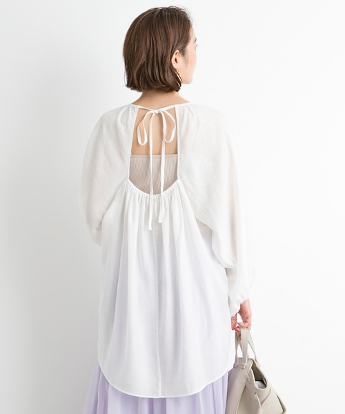 DouDou（ドゥドゥ）の「バックオープンギャザーブラウス（シャツ/ブラウス・レディース・ベージュ/オフホワイト/ラベンダー・FREE）」の7枚目の写真