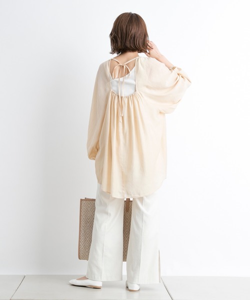 DouDou（ドゥドゥ）の「バックオープンギャザーブラウス（シャツ/ブラウス・レディース・ベージュ/オフホワイト/ラベンダー・FREE）」の15枚目の写真