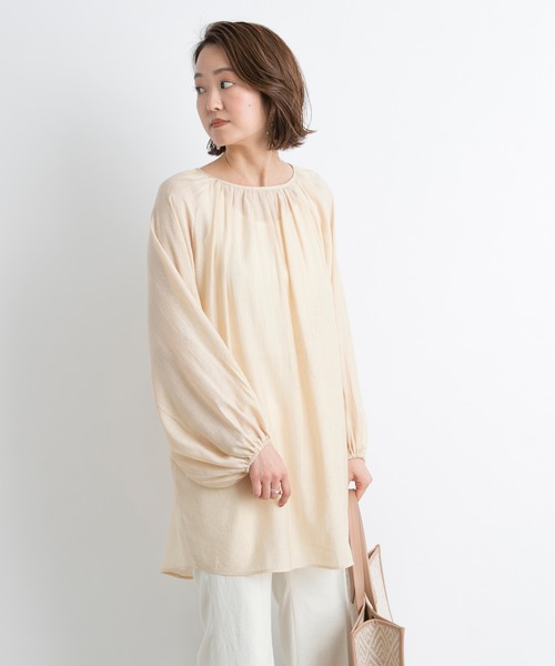 DouDou（ドゥドゥ）の「バックオープンギャザーブラウス（シャツ/ブラウス・レディース・ベージュ/オフホワイト/ラベンダー・FREE）」の9枚目の写真