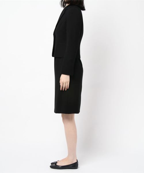 MONOIR(モノワール)の「濃染加工アンサンブル(ジャケット フェイクパール付きワンピース)(アンサンブル・レディース・ブラック・15号/11号/9号/13号/7号)」の7枚目の写真