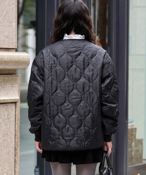 HECT(ヘクト)の「【HECT】M-65 Quilted Liner Jacket / M-65 中綿キルティングライナー ジャケット<撥水>(ミリタリージャケット・メンズ・オリーブ/ブラック/ベージュ/ダークネイビー/ブラウン/ライトグレー/チャコールグレー/カーキブラウン/ライトカーキ/ライトオリーブ/ブラウン系・L/S/M/XL)」の20枚目の写真